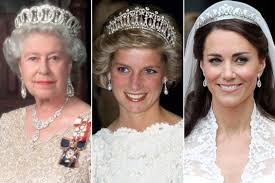 Hat évet kellett várni, hogy megnézhessük katalin hercegné második esküvői ruháját. Igy Emlekeztek Meg Diana Hercegnorol Katalin Es Meghan Fogjak Kozre A Kozos Kepen Vilagsztar Femina Wedding Dresses Lace Wedding Dresses Wedding