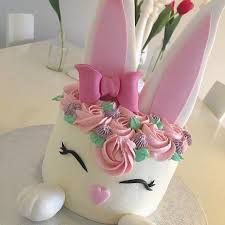 Epingle Par Chrissie Oliver Sur Leah S One Gateaux En Forme De Lapin Gateau Licorne Gateau Lapin De Paques