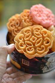 Ia merupakan sejenis kuih yang dibuat menggunakan telur itik yang dicampur dengan tepung dan disira dalam air gula. 17 Kuih Goyang Rose Ideas Rosette Cookies Asian Desserts Recipes