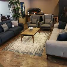 Böylelikle hem kahverengi koltuklarınızın derinliğini artırmış olursunuz hem de salonunuza şık bir stil kazandırırsınız. Hali Koltuk Renk Uyumu Nasil Olmalidir 2021 Dekorcenneti Com