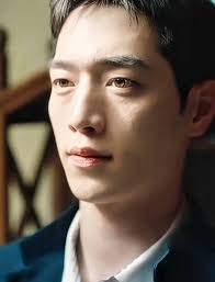 THEIR EYES!! ITS SUPER BEAUTIFUL.🌷✨