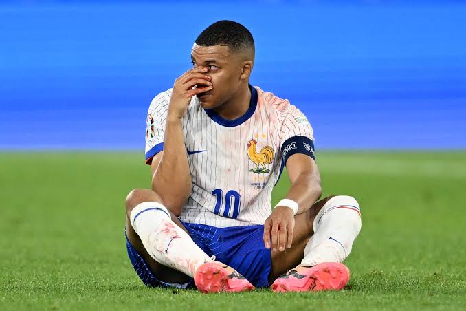 Sin riesgos no hay victorias": el mensaje enigmático de Mbappé que especula  sobre su regreso a la Selección Francesa | Fútbol | Deportes | Cadena SER