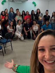 Atenção Facunicampers!!! Bora fechar nosso outubro rosa com 🔑 de ouro?! A  Dra. Danielle Teles, médica ginecologista e obstetra, residente do HC