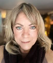 How do you feel about your looks? A study reported that 83% of American  women don't like the way they look and are dissatisfied with their bodies.  Yes, I fall into that