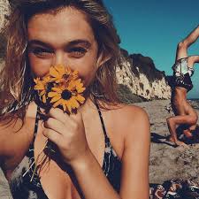 Couple Travels The World And Shows Us What A Fairytale Relationship Looks Like Alexis Ren Travel Couple Jay Alvarrez