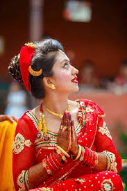 A Hindu Nepali Bride In Her Ceremonial Attire Paying Respect To The Sun Believed To Be A Form Of God According To Hind Wedding Gowns Online Indian Bride Bride