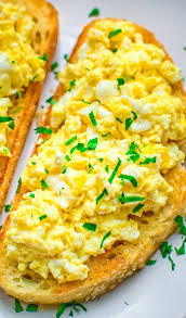 This Scrambled Egg Toast Is So Easy To Make Filling And So Incredibly Tasty That It Is Going Breakfast Recipes Easy Egg Recipes For Breakfast Toast Recipes