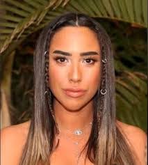 Karen Reiss's Instagram, Twitter & Facebook