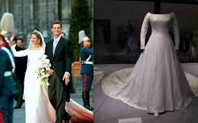 Una creación con 25 metros de. Los Vestidos De Novia De Princesas Mas Llamativos De La Historia