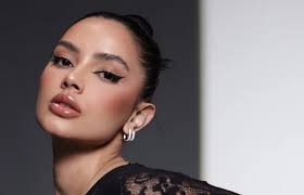 Júlia Rezende lança álbum de estreia