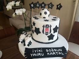 Yavru Kartal Bjk Dogum Gunu Pastasi Siyah Beyaz Pasta Pastalar Sekerlemeler Pasta Tasarimi