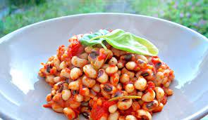 L'insalata di fagioli misti e zucca è un contorno autunnale gustoso e saporito con un mix di cannellini, fagioli all'occhio e borlotti. Ricetta Fagioli Con L Occhio Al Pomodoro Le Ricette Di Buonissimo