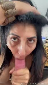 Renatinha Mello está desesperada por chupar una polla - Dale Porno