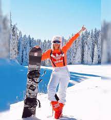 Sevgili Gezen Tozan Kadinimiz Tugsariofficial Bolu Gerede Esentepe Kayak Merkezinde Kayak Yapiyor Pist Gayet Guzel Gozukuyo Winter Jackets Winter Fashion