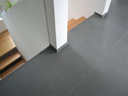 Dark Grout That Matches Tile With Thin Grout Line Schieferfliesen Schiefer Fliesen Haus Fliesen