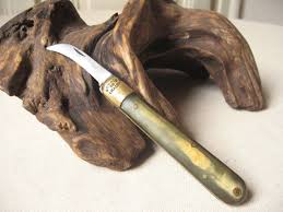 Ce couteau est de fabrication française. Ancien Couteau De Vigneron Manche En Corne Vintage Francais Serpette De Poche Greffoir Outil De Metier Objet Tradit Vigneron Couteau Vintage Francais