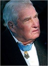 Russell Dunham, Hero in 1945, Dies at 89