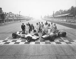 Velkolepý snímek grand prix bývá označován za jeden režisér john frankenheimer natáčel záběry pro svůj film během skutečných závodů, a proto se ve. Grand Prix The Unseen Shots