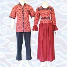 Warna pada baju juga sangat unik karena terdapat warna gelap sekaligus terang pada baju. Baju Batik Modern Wanita Pria Sarimbit Couple Katalog Baju Batik Sarimbit Couple Muslim Terbaru