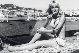 Born 25 october 1964), known professionally as nicole, is a german singer, songwriter, musician and producer. 30 Beautiful Photos Of A Young France Gall In The 1960s Vintage Everyday