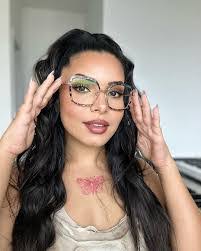 Sandra Peyton's Instagram, Twitter & Facebook