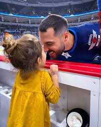 The destination for all the latest statistics, news and more on mathieu perreault. Nhl On Twitter Mathieu Perreault S Hair May Be Gone But The Love Remains Ig Perreaults8585