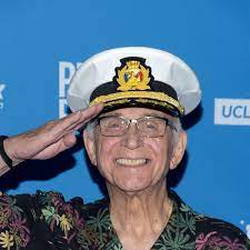 Gavin macleod, the veteran supporting actor who achieved stardom as murray slaughter, the sardonic tv news writer on the mary tyler moore show, before going on to even bigger fame as the. Ikdp6ta3beywum