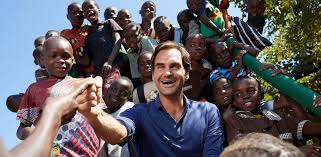 Viele junge leute gehen weg, weil es in diesem dorf kaum arbeit gibt. Federer Spendet 15 000 Tablets Fur Afrika Schulen Sportmix Heute At