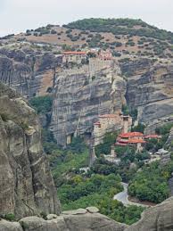Clifton webb's character visits meteora, and goes up to the holy trinity monastery to do some library research. Die Meteora Kloster Griechenland Reisebericht Reisedepeschen