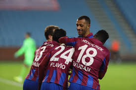 13' konyaspor'da sol koridoru iyi kullanan barış yarcımcı, ekuban'la girdiği ikili. Foto Galeri Detay