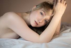 Seks z samym sobą – kiedy umacnia seksualność, a kiedy jest szkodliwy? -  Zwierciadlo.pl