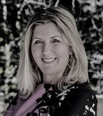 Laura Martin's Instagram, Twitter & Facebook