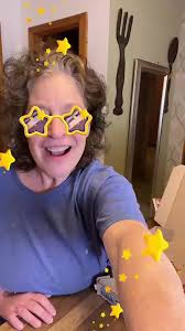 A delightful homemade Egg Drop Soup in 10 minutes or less. Delicate notes  of garlic and ginger make it perfect any time of the year.  #thehenterskitchen #soup #cooking