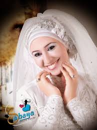 خبيرة التجميل حنان الحكيم صور عرايس بيد خبيرة التجميل حنان الحكيم Crown Jewelry Jewelry Crown