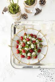 It should not be dripping with gravy or cheese as it makes it difficult for guests to the best finger foods for parties are those that are tasty, bite sized and elegant looking. 25 Easy Finger Food Ideas For Parties Party Food Ideas