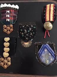 Medailles Par Reliques Rebelles Medals By Reliques Rebelles Https Www Instagram Com P Bj6xdh Goud Taken By Reliques Rebelles Medaille Gris