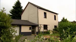 Auf dem portal immowelt finden die besucher zahlreiche weitere daten zum mietspiegel mönchengladbach. Grundsanierung In Nur Drei Wochen Die Schnappchenhauser Der Traum Vom Eigenheim Rtlzwei