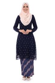 Baju kurung is a staple in every malaysian's wardrobe and considering how many designs this particular dress has, there's no reason why you shouldn't have a set of baju kurung ready for your next celebration. 25 Inspirasi Keren Baju Kurung Moden Navy Blue Little One Scandles