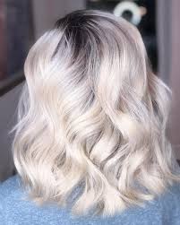 Probabilmente perché i capelli bianchi naturali sono rari. Capelli Autunno 2019 L Icy White E Il Colore Dalle Sfumature Ghiaccio Capellistyle