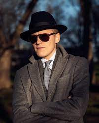Borsalino Hat Grey Overcoat Persol Sunglasses Winterstyle Menstyle Winter Outfits Men Mens Fashion Inspiration Mens Fashion Classic