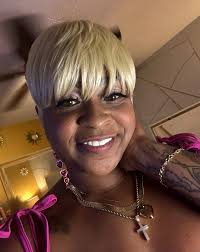 HEY, HEY, HEY. LOOKING OUT MY FRONT DOOR. TODAY.