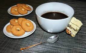 Se non hai in casa una tavoletta di cioccolato, puoi utilizzare anche solo il cacao amaro.in questo caso ti servono 500 ml di latte, 60 gr di cacao amaro, 20. Cioccolata Calda Fatta In Casa Ricetta Al Cioccolato