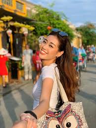 Khánh vân tranh tài cùng 73 người đẹp tiếp đến, top 10 trình diễn đầm dạ hội để chọn top 5. Rieng Gi Tan Hoa Háº­u Khanh Van Ä'ay La Nhá»¯ng Nang Háº­u Viá»‡t CÆ°á»i Tá»a Náº¯ng Nhá» Niá»ng RÄƒng
