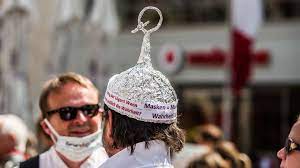 All my statements are `ceteris paribus'. Selbsthilfegruppe Die Sekte Qanon Verbreitet Gefahrliche Verschworungsmythen Und Zerreisst Damit Familien Zundfunk Bayern 2 Radio Br De