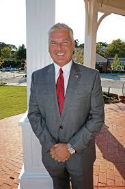 20 vie for nine City Council seats