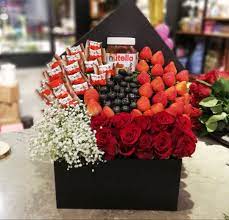 And this beautiful, delicious pairing starts at the cheap gift price of under $60. Flower Box With Strawberries Nutella And Kinder
