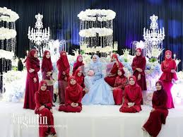 Pilihan ini sesuai digandingkan dengan pasangan pengantin pada hari akad nikah nanti, tampak ceria dan meriah! Baju Bridesmaid Siapa Yang Perlu Bayar Pengantin Atau Beli Sendiri Pesona Pengantin