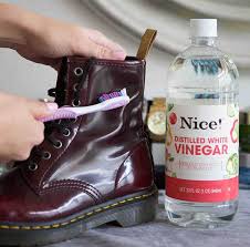 21 Astuces Geniales Pour Reparer Vos Vetements Abimes Nettoyage Chaussure Detournement Produits Menagers Nettoyage Cuir