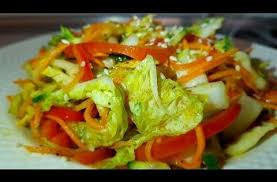 как приготовить салат из свежей капусты как в столовой Vse Kto Probuyut Ostayutsya V Vostorge Vkusnejshaya Hrustyashaya Pekinskaya Kapusta Po Korejski Youtube Idei Dlya Blyud Pekinskaya Kapusta Kulinariya