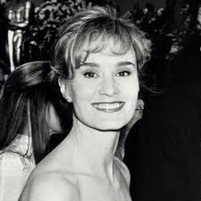 Jessica lange is a fan favorite onamerican horror story. source: Jessica Lange Langealicious Twitter